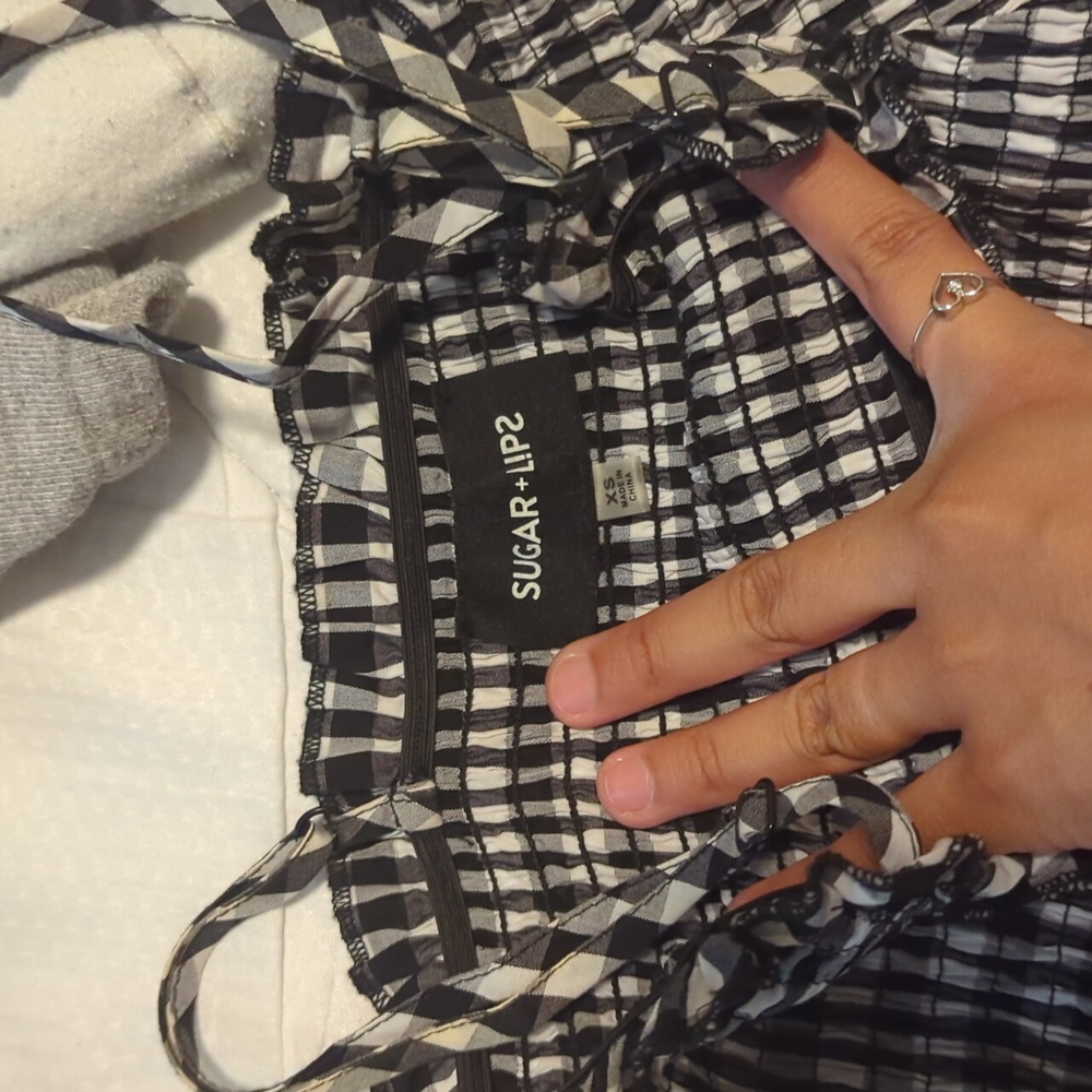 LIKE NEW gingham xs FLOW dress